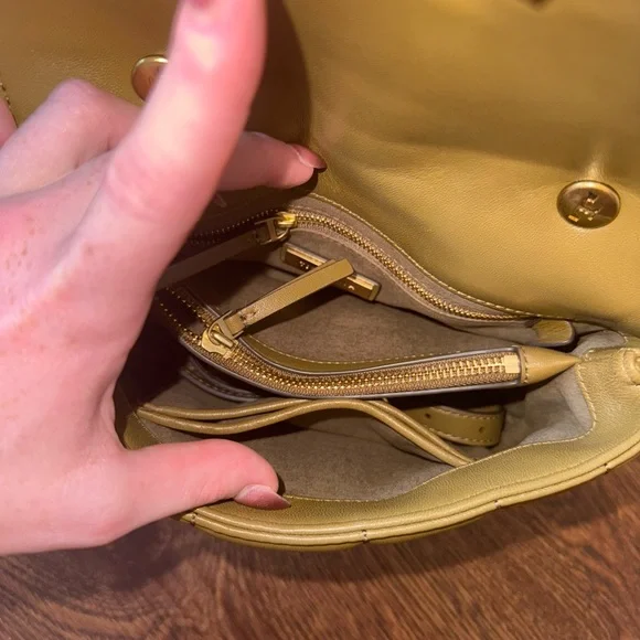 Brand new (NEVER USED) TORY BURCH QUILTED LEATHER KIRA BAG - Picture 3 of 7